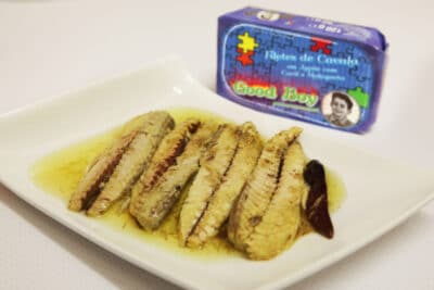 Makrelenfilets in Olivenöl mit Curry und Good Boy Chili